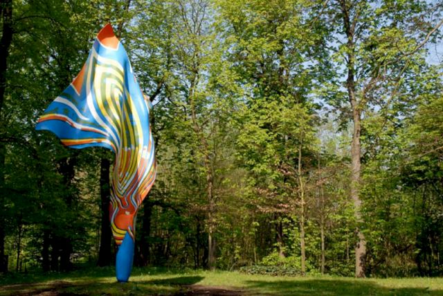 Exhibition view: Yinka Shonibare, Windsculpture, 2014 (Courtesy the artist, Gerisch-Stiftung, Stephen Friedman Gallery, London)