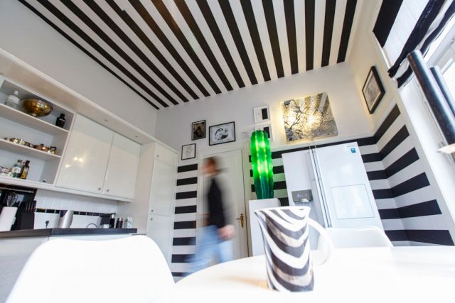 The kitchen with works by Philipp Fürhofer, Henning Kles, Ralf Ziervogel – © VG Bild-Kunst, Bonn 2017