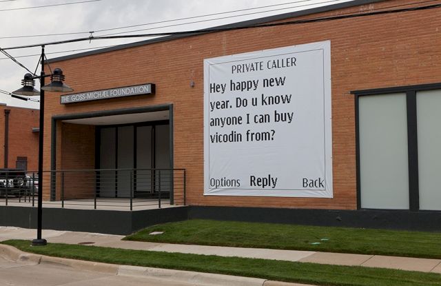 Exterior view with banner by Adam McEwen – © VG Bild-Kunst, Bonn 2017