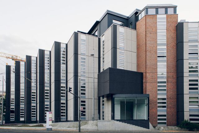 Exterior view of the G2 Kunsthalle, Leipzig. Located in a former data processing centre built between 1986 and 1989, the Kunsthalle is located in the third floor and offers great views over the city centre of Leipzig. Photo: CK