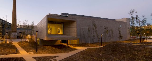 Can Framis Museum at night (painting museum), Fundació Vila Cassa. Photo: Pere Pratdesaba