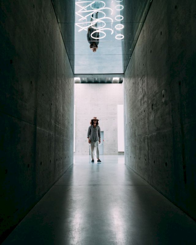 Nuriel Molcho at Museum Liaunig, 2020 with work by Brigitte Kowanz. Photo: Rowben Lantion, BFA