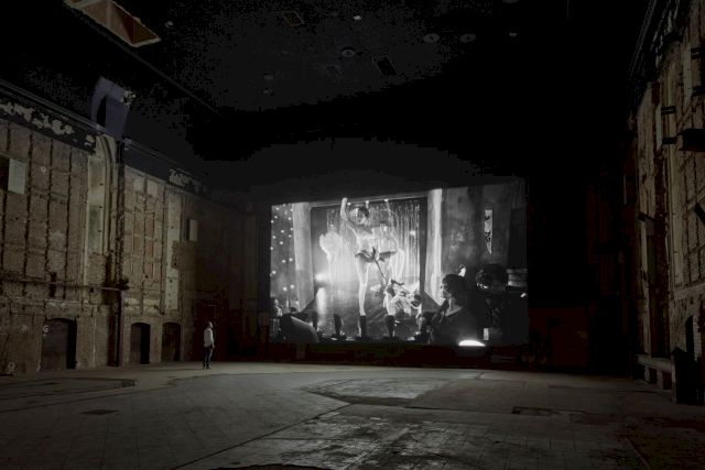 Julian Rosefeldt, Deep Gold, 2014 at Hasenheide 13, Berlin, 2019. Courtesy Sammlung Wemhöner