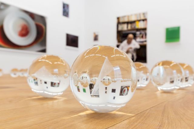 Installation view of "READ / ING", Quetzal Art Centre, 15/06/2020 - 31/05/2021 with Ryan Gander, "A sheet of paper on which I was about to draw, as it slipped from my table and fell to the floor", 2008; Wolfgang Tillmans, "New York installation PCR, 533 NE", 2015. Photo: Bruno Lopes