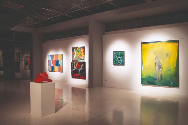 INTERIOR VIEW CONTEMPORARY GREEK ART. Photo: Leonidas Vlachodiamantis + Anastassios Vorres