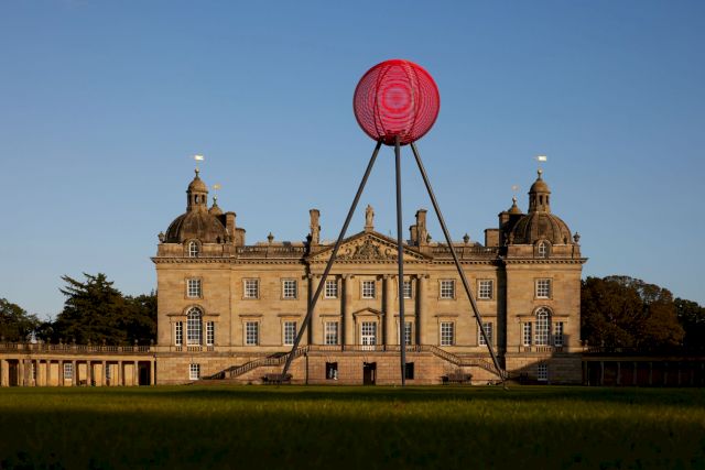 Chris Levine, 528 Hz Love Frequency at Houghton Hall, installation view, 2021. Courtesy the artist, Pete Huggins