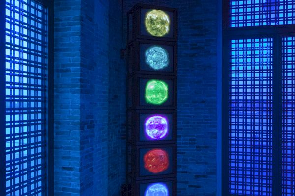 Diana Thater, Six Color Sun Vertical Stack, 2000