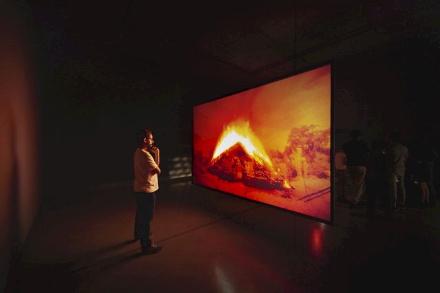 Claudia Andujar, Gisela Motta, Leandro Lima, Yano-a, 2005. Photo: William Gomes