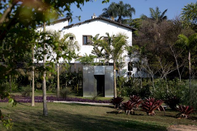 Site specific installation by Cristina Iglesias, Habitación Vegetal XIX, 2019 at The Fernanda Feitosa & Heitor Martins Collection. Photo: Jessica Mangaba