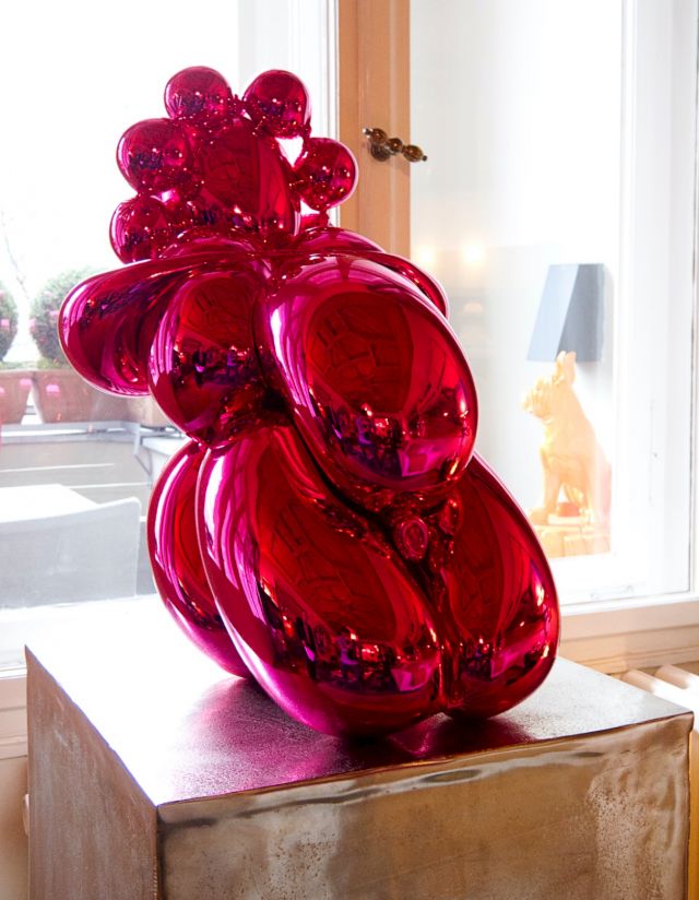 Jeff Koons Balloon Venus 2014 painted Resin, 65x 30 x 20x cm ©Ingrid and Thomas Jochheim Collection, Photo: Claus Rottenbacher