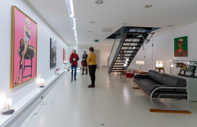 Group exhibition with Oleksandra Erastova, Steve Alan Kaufman, Luc Isenschmid, Naza collective. Painting left by Steve Alan Kaufman, technique: hand painted oil on canvas silkscreen; Marylin Monroe, Photo by Viswerk, Courtesy: Gallery Durchgang