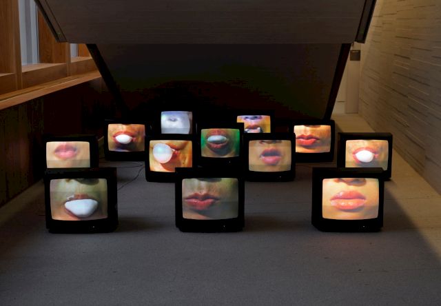 Exhibition View - Expand Constantly (2000) Zhang Peili, Photo: Joaquín Cortés