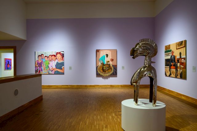 Artworks on the walls, from left to right: Raphael Adjetey Mayne (2021), Esiri Erheriene-Essi (2019), Feni Chulumanco (2021), Ayogu Kingsley (2021), Sculpture: Niyi Olagunju (2019). Courtesy Kunsthal KAdE Amersfoort, Africa Supernova, 2023, Photo: Peter Cox