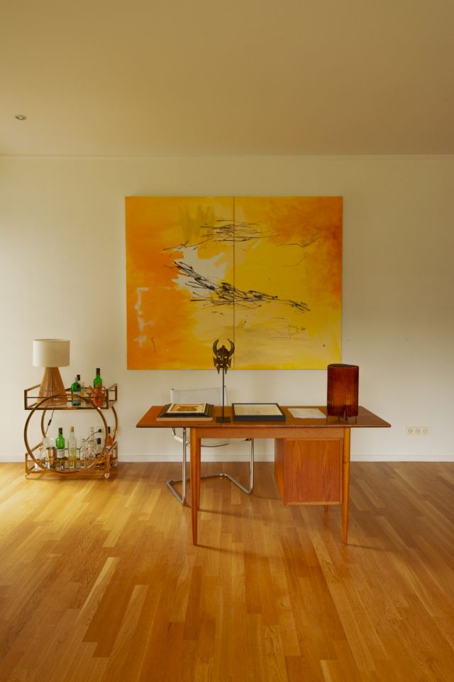 Interior view of Alvaro Guilhereme - Peaches of San (2021) Photo by Evelyn Dragan for Architectural Digest Germany June 2023 #ThirtySomething feature.