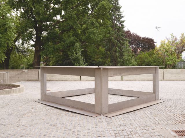 Robert Morris, 'Untitled (Aluminum Sculpture)‘, 1968, Structural Steel, 142 x 436,9 x 436,9 cm. Photo: