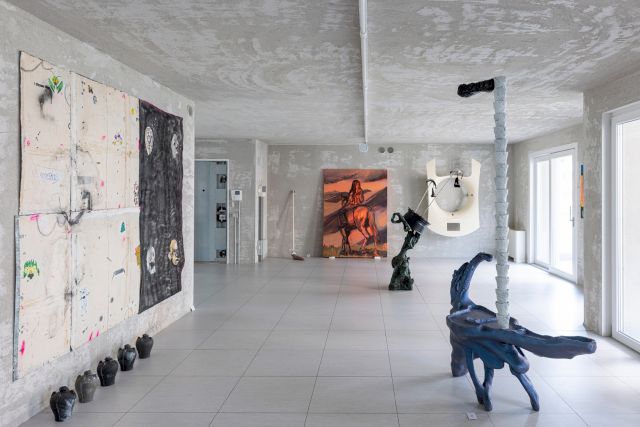 Trento, installation view, Paulo Nimer Pjota, Andra Ursuta, Claire Tabouret, Guan Xiao, Yngve Holen - Photo: Luca Meneghel