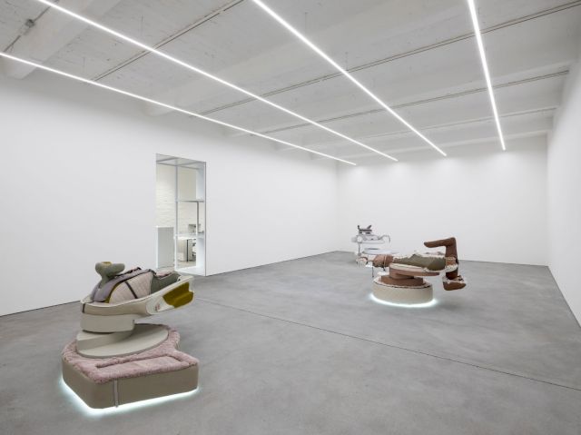 ANNA UDDENBERG, exhibition view, Sante Par Aqua, Kraupa-Tuskany Zeidler, Berlin, 2017. Photo: Thomas Meyer, Ostkreuz