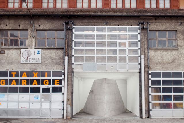 Installation view: ’Ohne Titel’, by Karsten Födinger, 2010 (Courtesy RaebervonStenglin, Zurich) – © VG Bild-Kunst, Bonn 2017